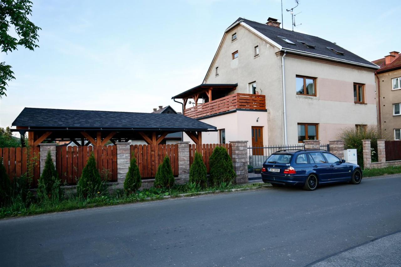 Apartman Devade Se Dvema Loznicemi A Wifi Pripojenim Trutnov Exterior foto
