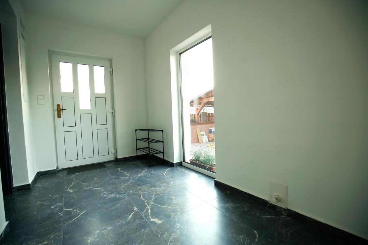 Apartman Devade Se Dvema Loznicemi A Wifi Pripojenim Trutnov Exterior foto